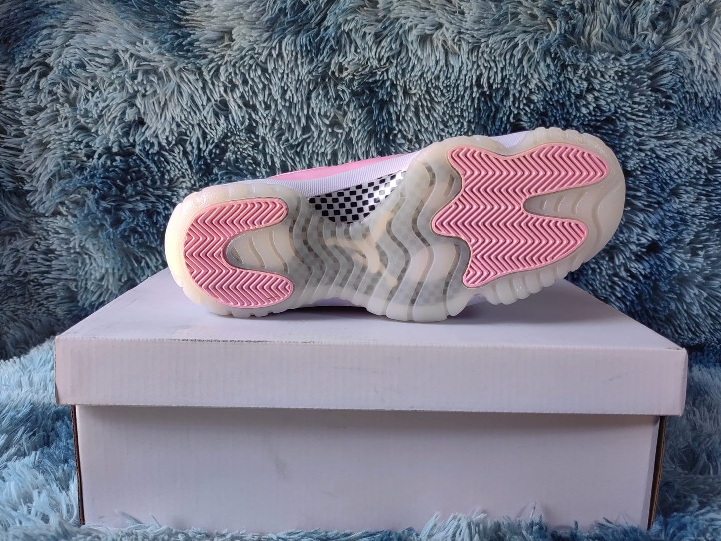 JORDAN 11 Pink