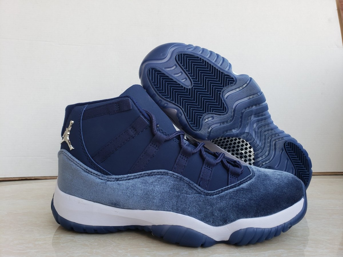 AIR JORDAN 11 "Navy Velvet"