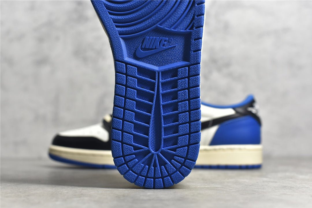 JORDAN 1 LOW x TRAVIS SCOTT FRAGMENT