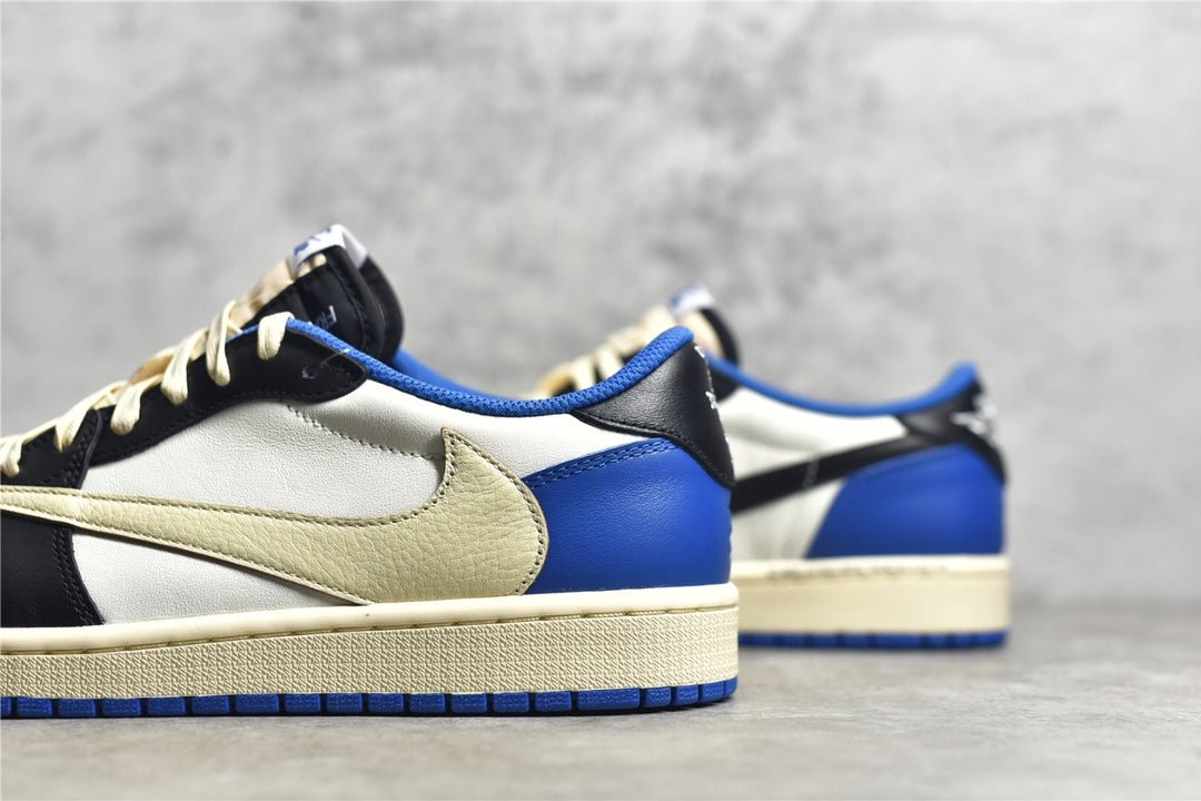 JORDAN 1 LOW x TRAVIS SCOTT FRAGMENT