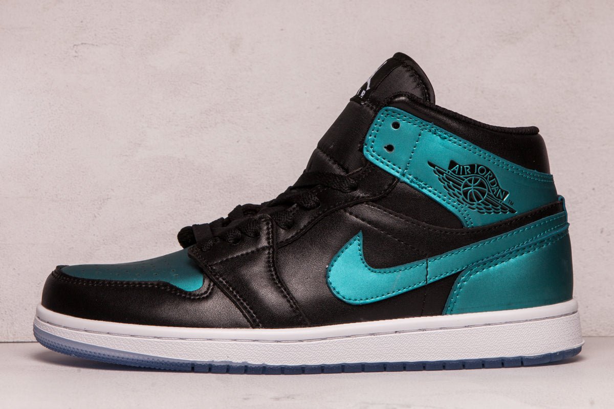 JORDAN 1 MID x IRIDESCENT BLACK