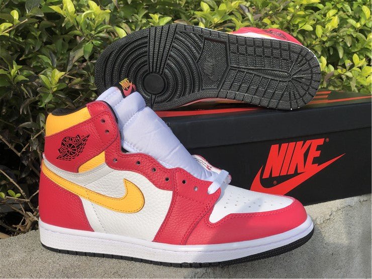 JORDAN 1 RETRO HIGH OG x LIGHT FUSION  RED