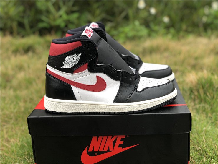 JORDAN 1 RETRO HIGH x BLACK GYM RED