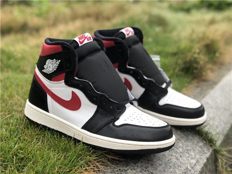 JORDAN 1 RETRO HIGH x BLACK GYM RED