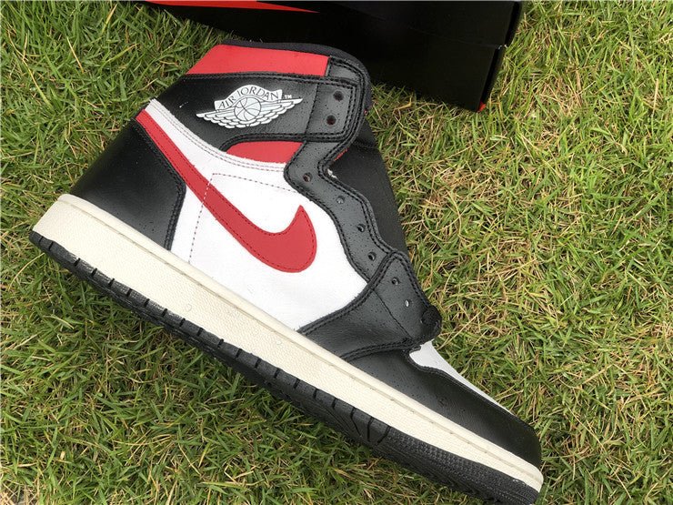 JORDAN 1 RETRO HIGH x BLACK GYM RED