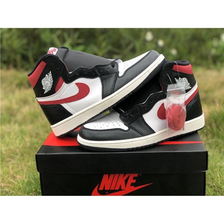 JORDAN 1 RETRO HIGH x BLACK GYM RED