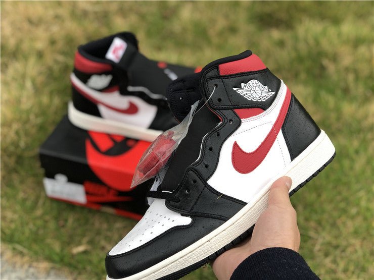 JORDAN 1 RETRO HIGH x BLACK GYM RED