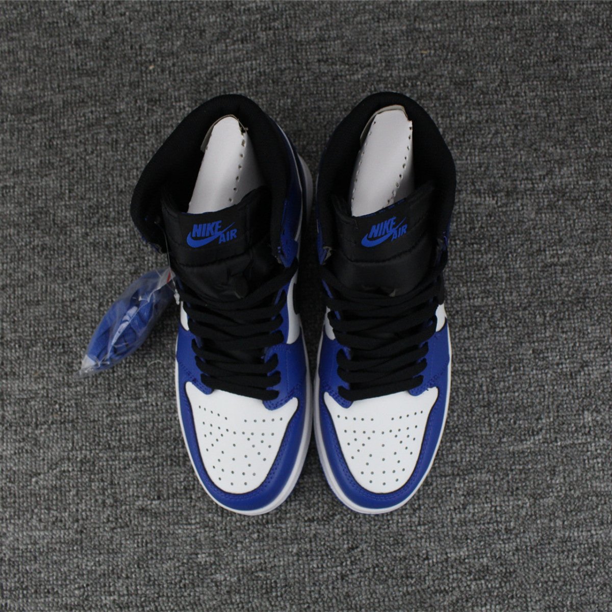 JORDAN 1 RETRO HIGH x GAME ROYAL