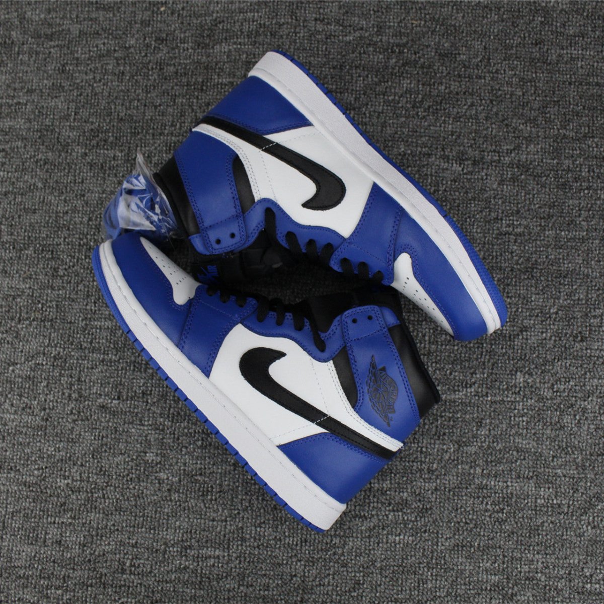 JORDAN 1 RETRO HIGH x GAME ROYAL