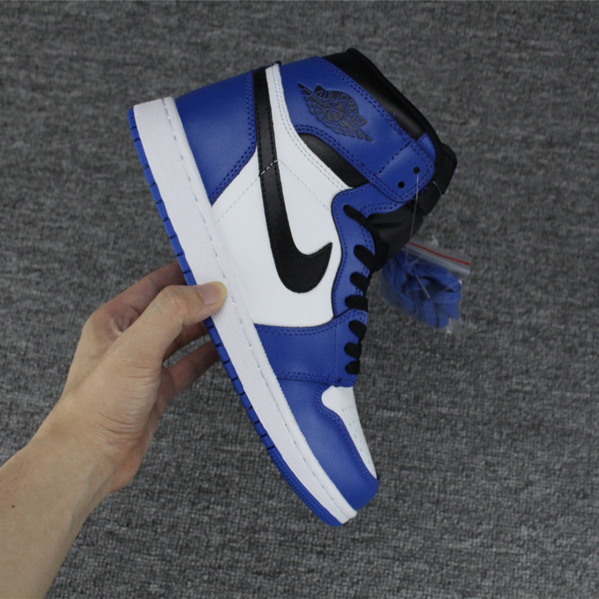 JORDAN 1 RETRO HIGH x GAME ROYAL