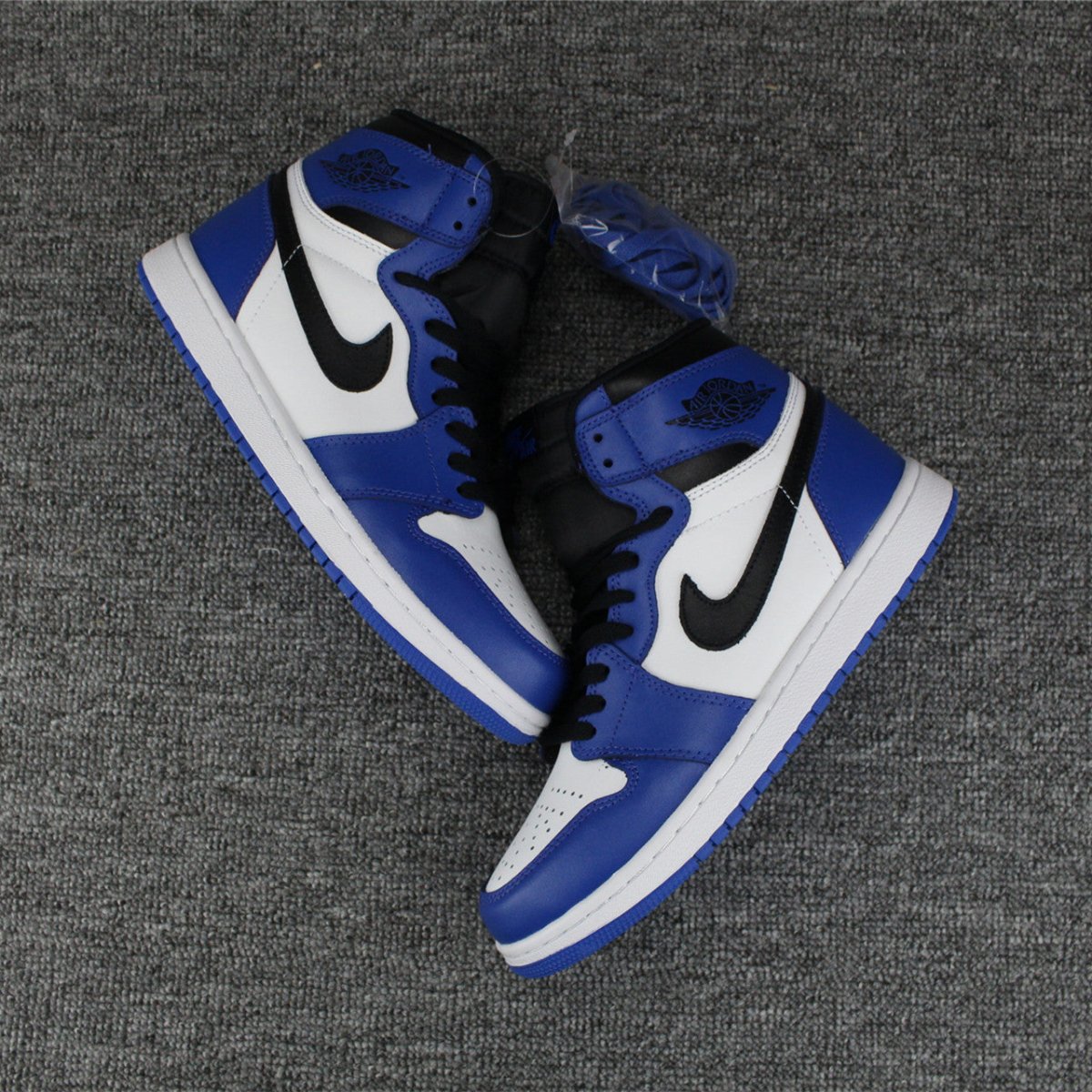 JORDAN 1 RETRO HIGH x GAME ROYAL