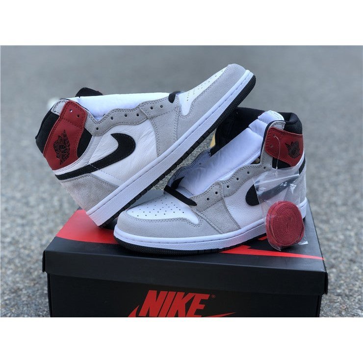 JORDAN 1 RETRO HIGH x LIGHT SMOKE GREY