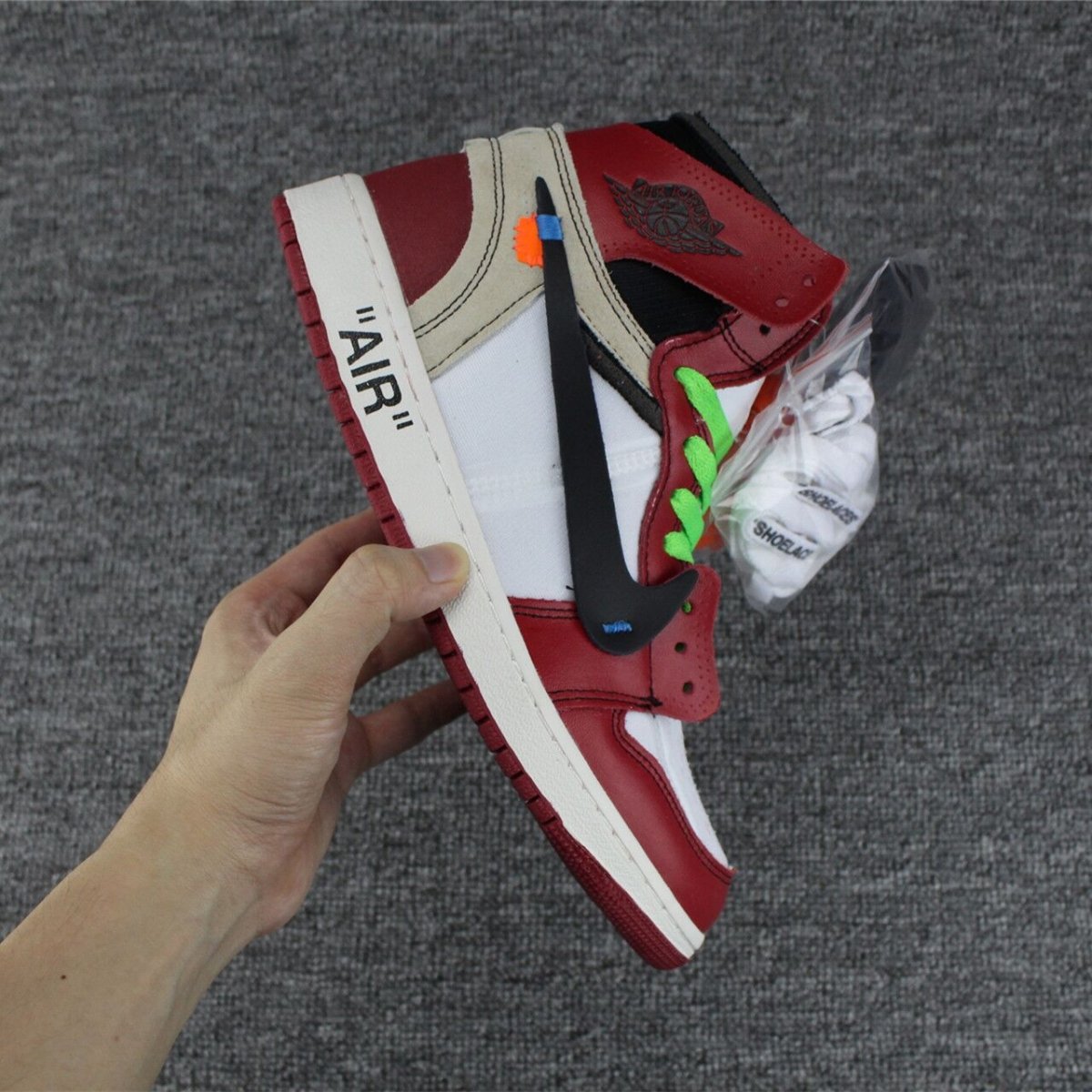 JORDAN 1 RETRO HIGH x OFF-WHITE CHICAGO