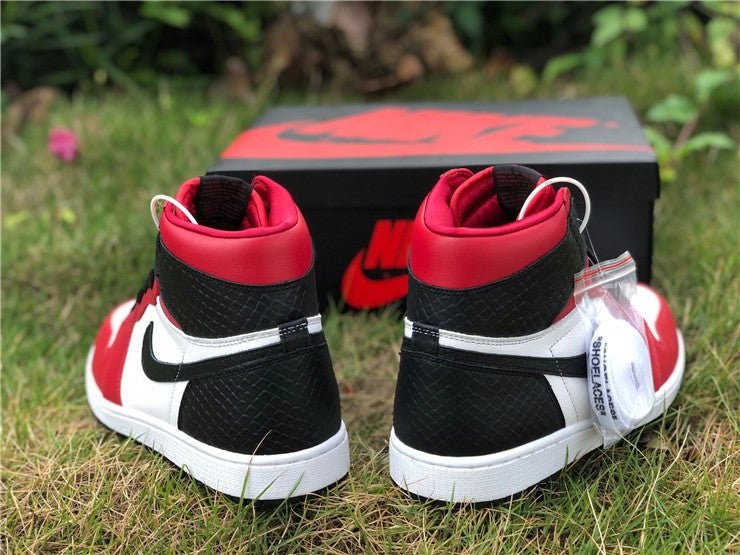 JORDAN 1 RETRO HIGH x SATIN SNAKE CHICAGO