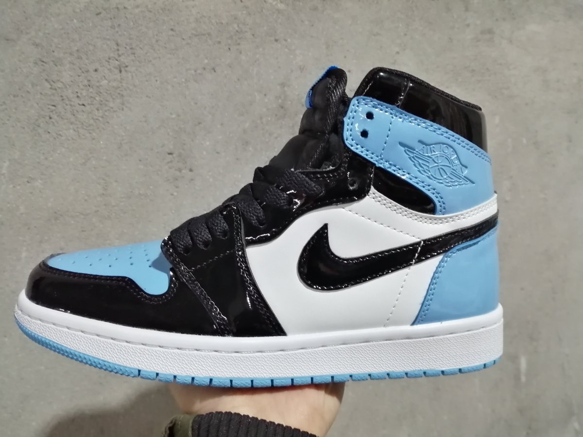 JORDAN 1 RETRO HIGH x UNC PATENT