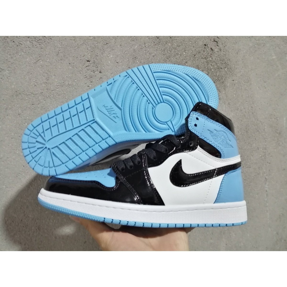 JORDAN 1 RETRO HIGH x UNC PATENT