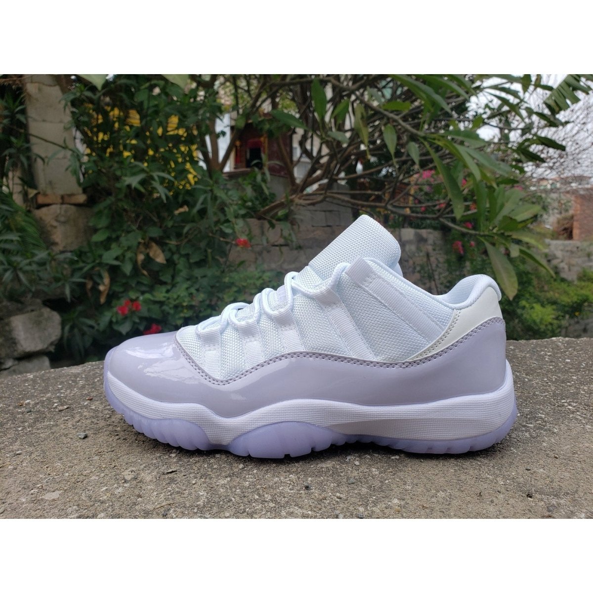 JORDAN 11 RETRO LOW x PURE VIOLET