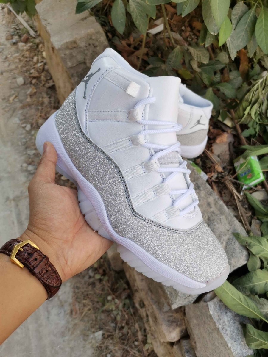 JORDAN 11 RETRO x WHITE METALLIC SILVER