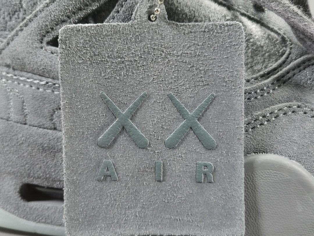 JORDAN 4 x KAWS