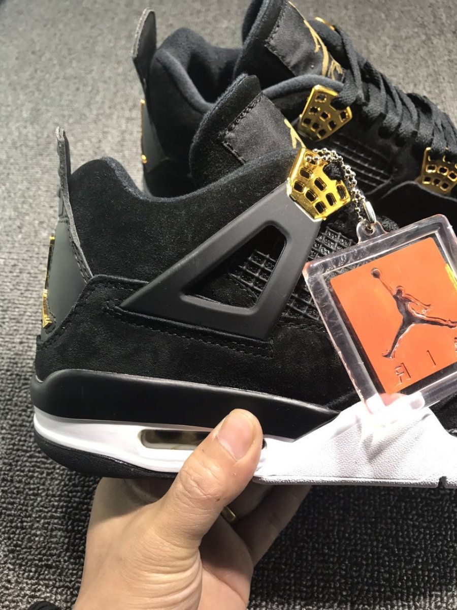 JORDAN 4 x ROYALTY