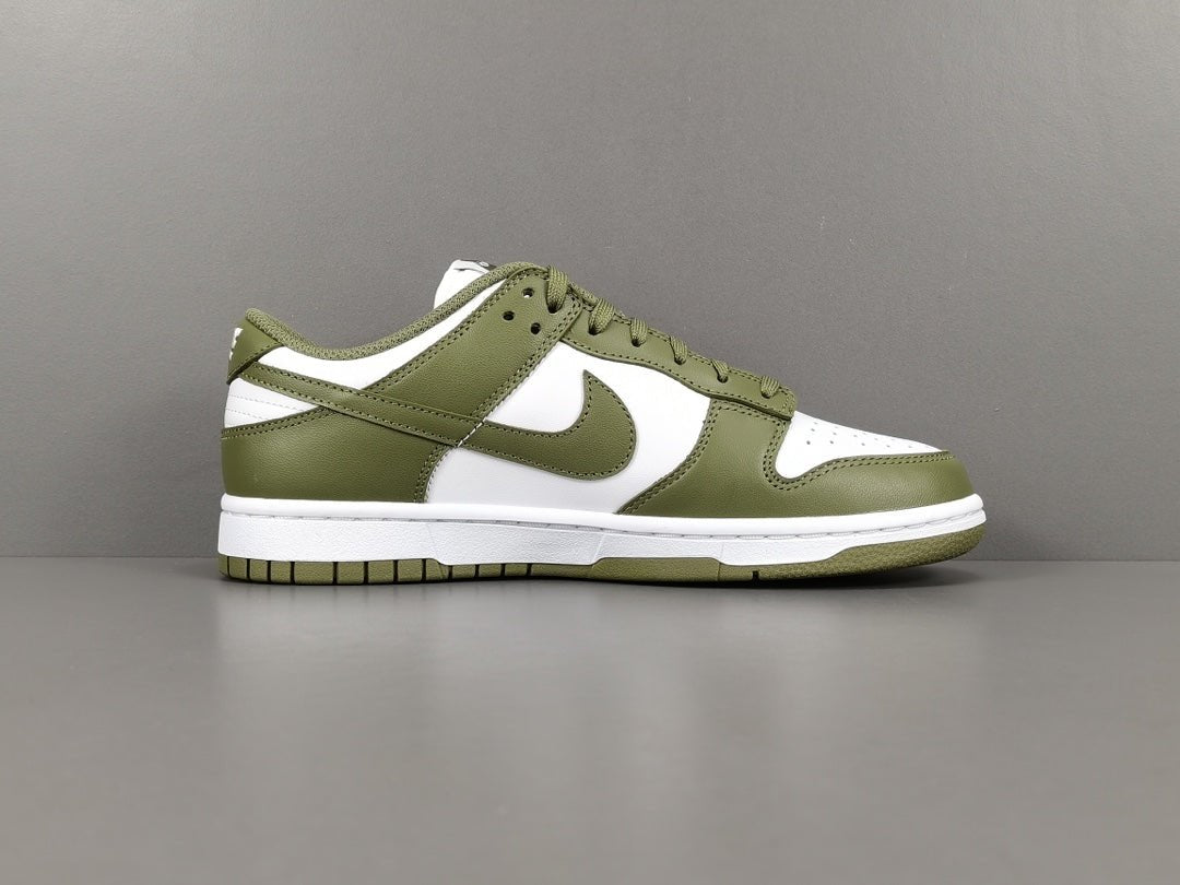 NIKE DUNK x MEDIUM OLIVE