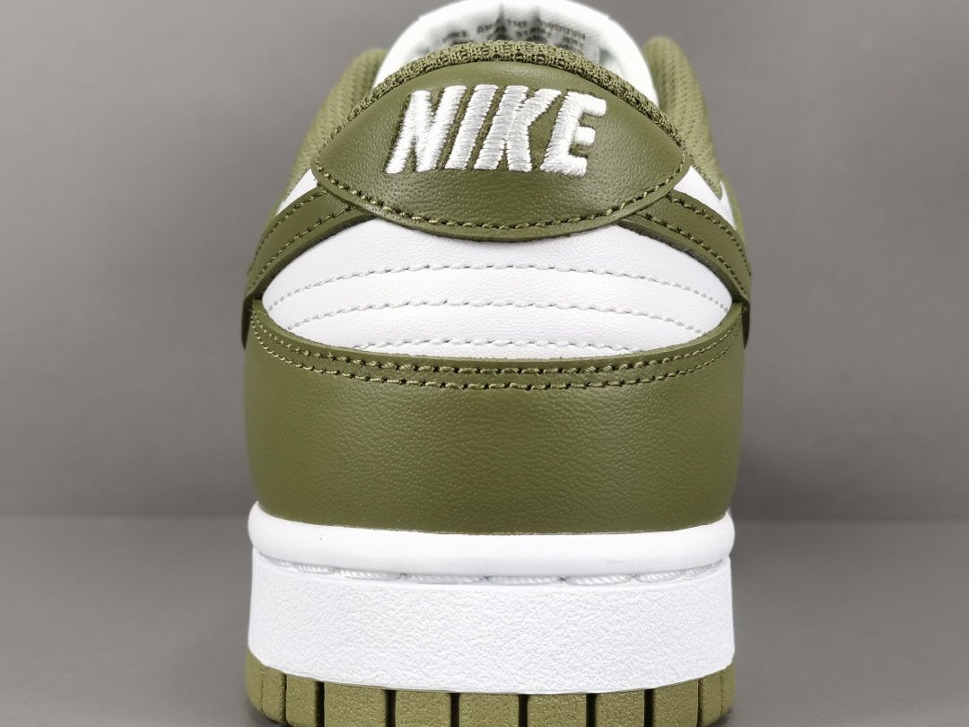 NIKE DUNK x MEDIUM OLIVE