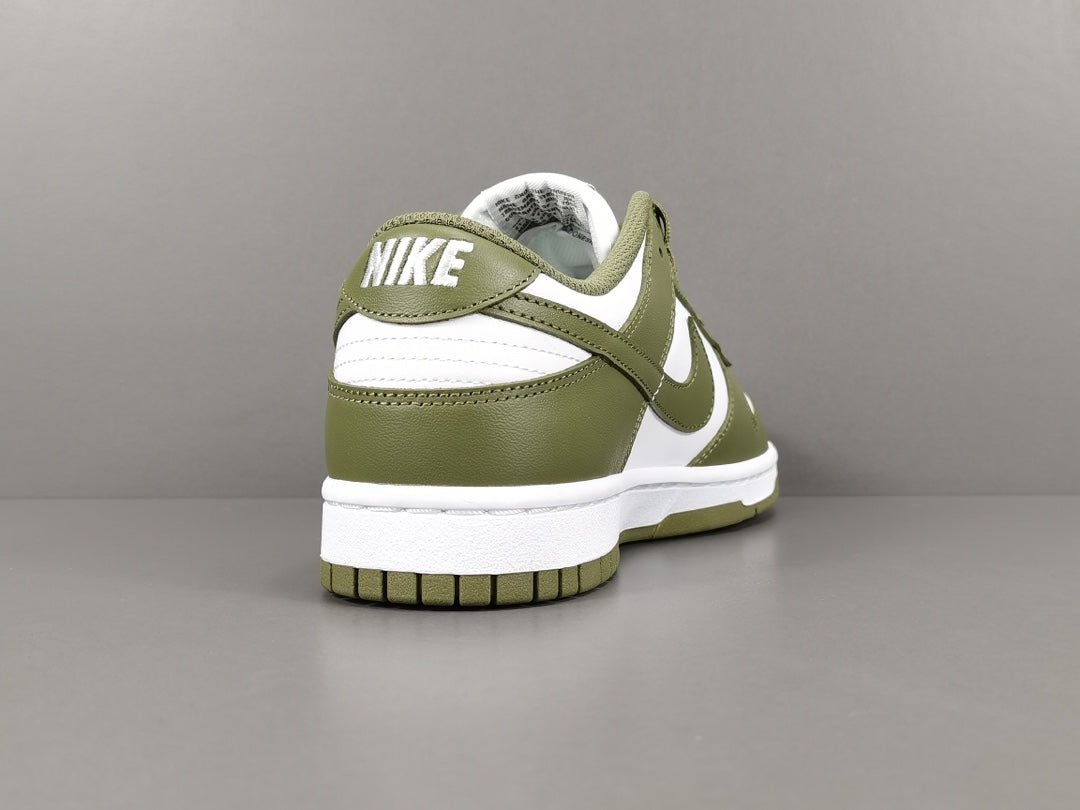 NIKE DUNK x MEDIUM OLIVE