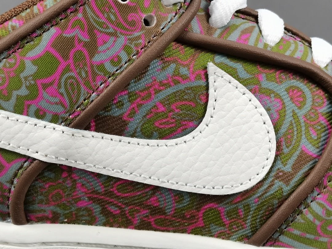 NIKE SB DUNK x PAISLEY BROWN