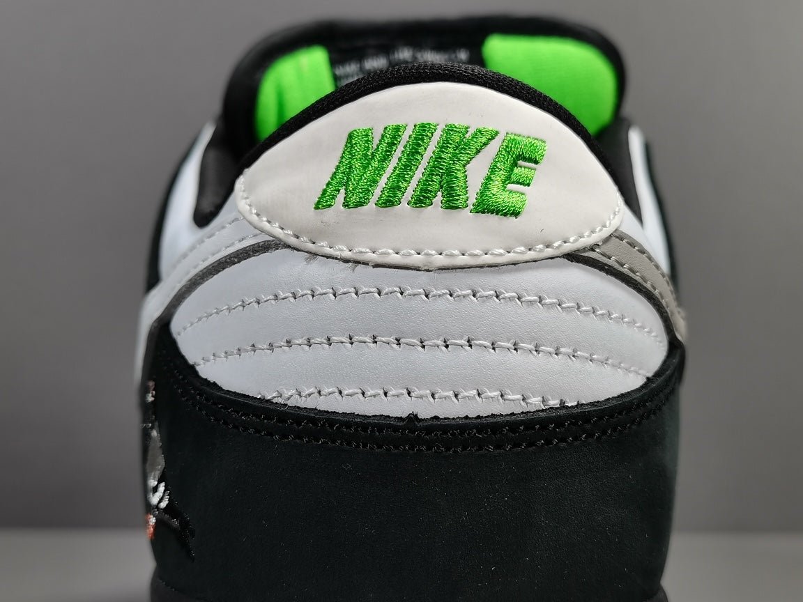 NIKE SB DUNK x STAPLE PANDA PIGEON