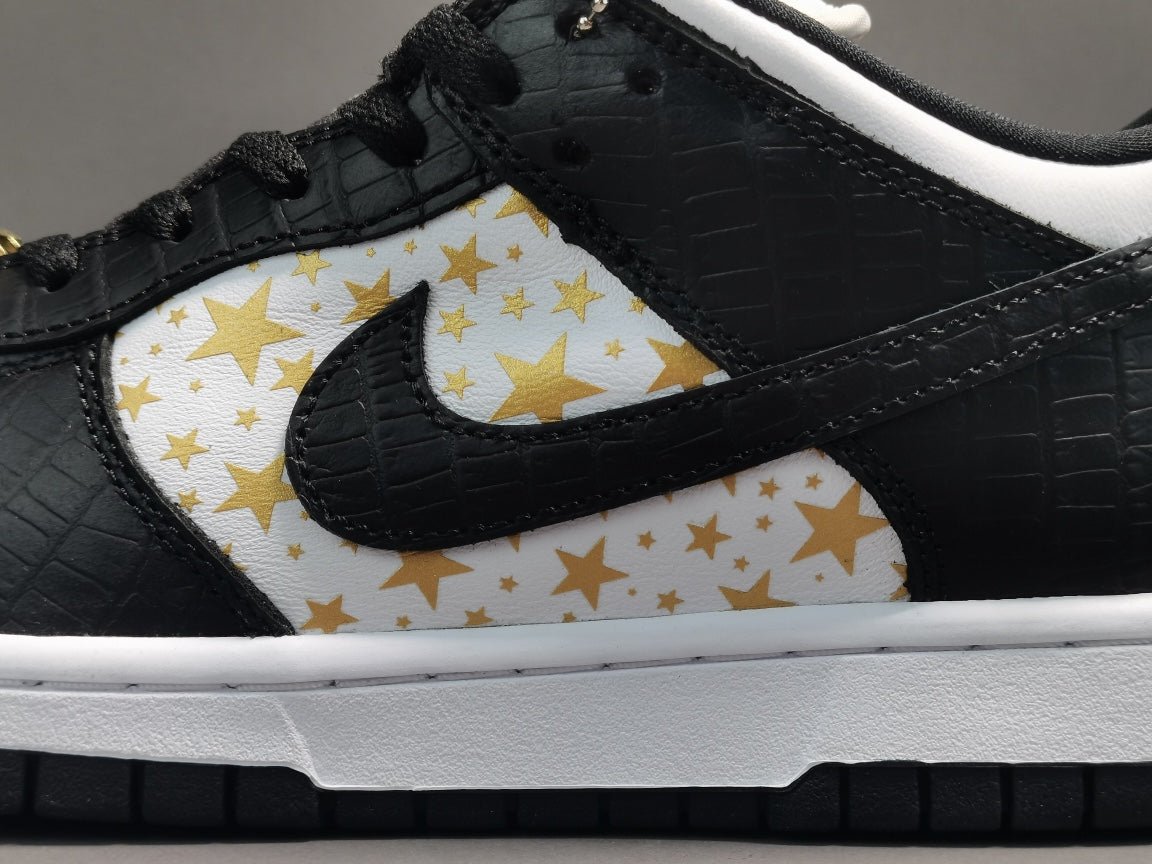 NIKE SB DUNK x SUPREME STARS BLACK